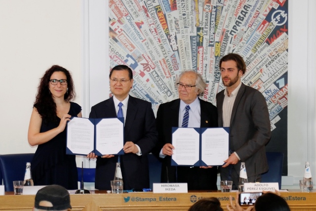 Photo: SGI Vice President Hiromasa Ikeda (2nd from left) and Dr. Pérez Esquivel (2nd from right) with two youth representatives presenting joint appeal at a press conference at Rome’s Foreign Press Association on June 5, 2018. Credit: Seikyo Shimbun.